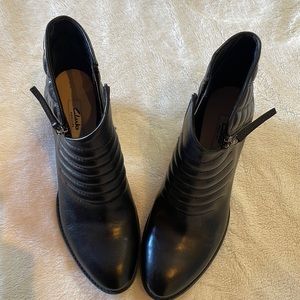 These are women’s black Clarks bootie type boots are a size 9M.